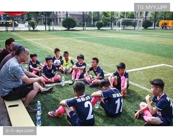 鸣哨时机如何影响裁判判罚的准确性与争议?