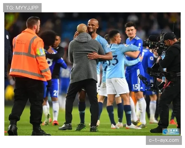 孔帕尼退役后住城堡，每天五点起床遛狗顺便看财报