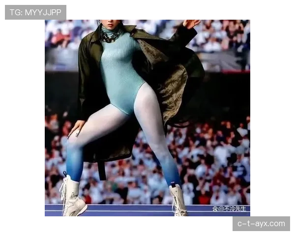 吴艳妮穿着球鞋逛街被认出来了，路人直接懵圈，她平时到底怎么穿衣服的？